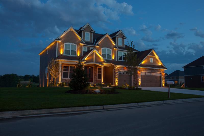 landscape lights on home face small - Image(s) courtesy of FX Luminaire .jpg